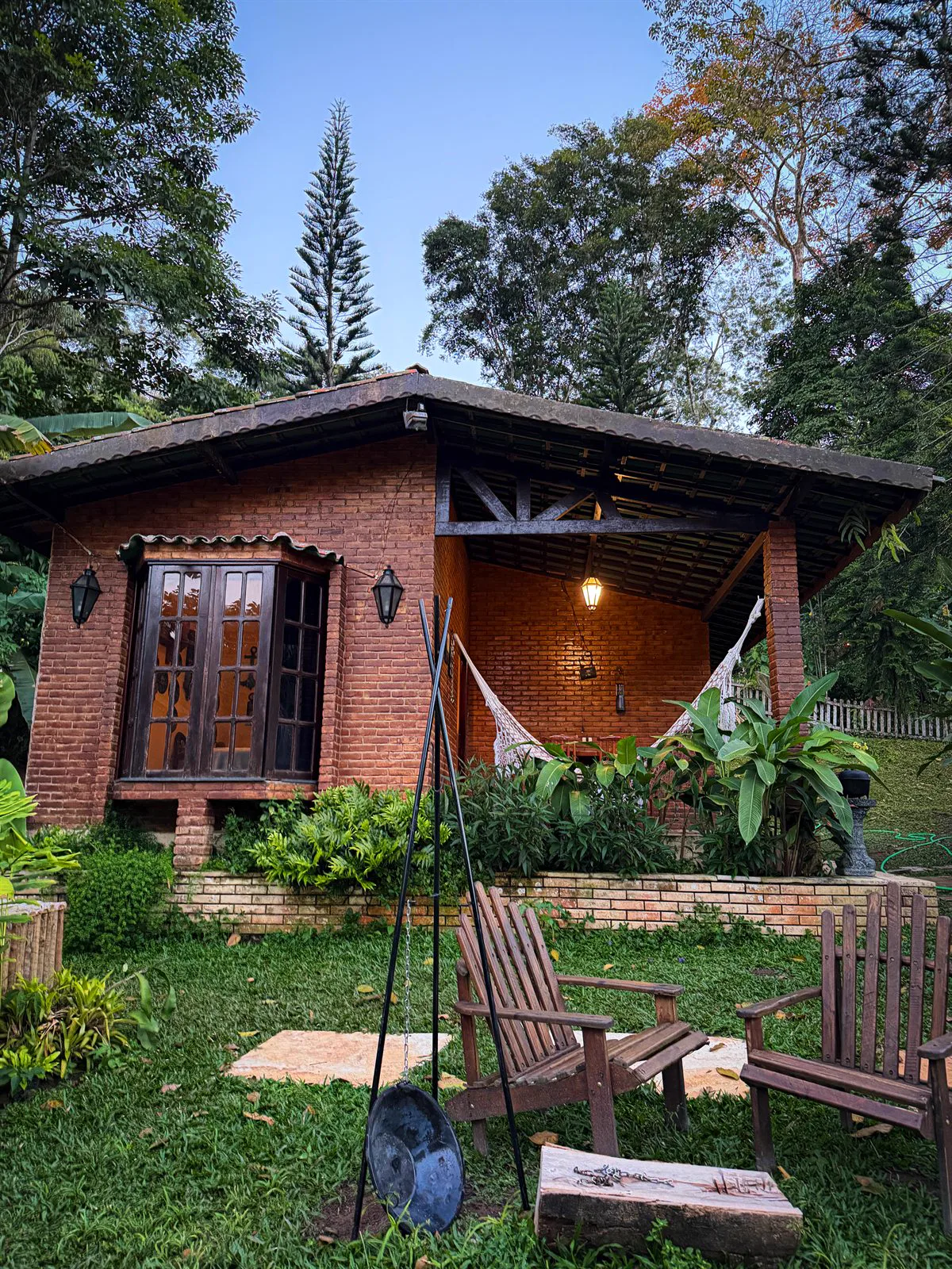 Fachada do Chalé Casa da Árvore